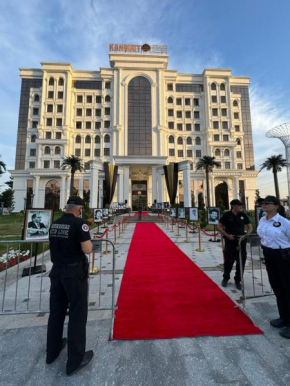 KANGURT Grand Hotel